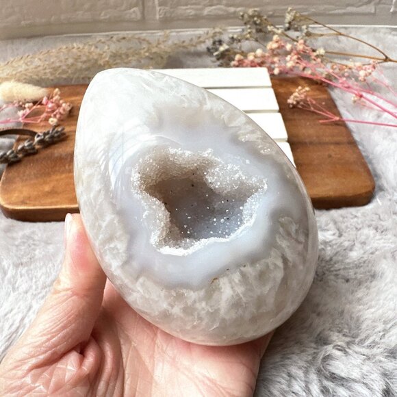 Gorgeous Large Agate with Druzy Egg Carving - Picture 2 of 6